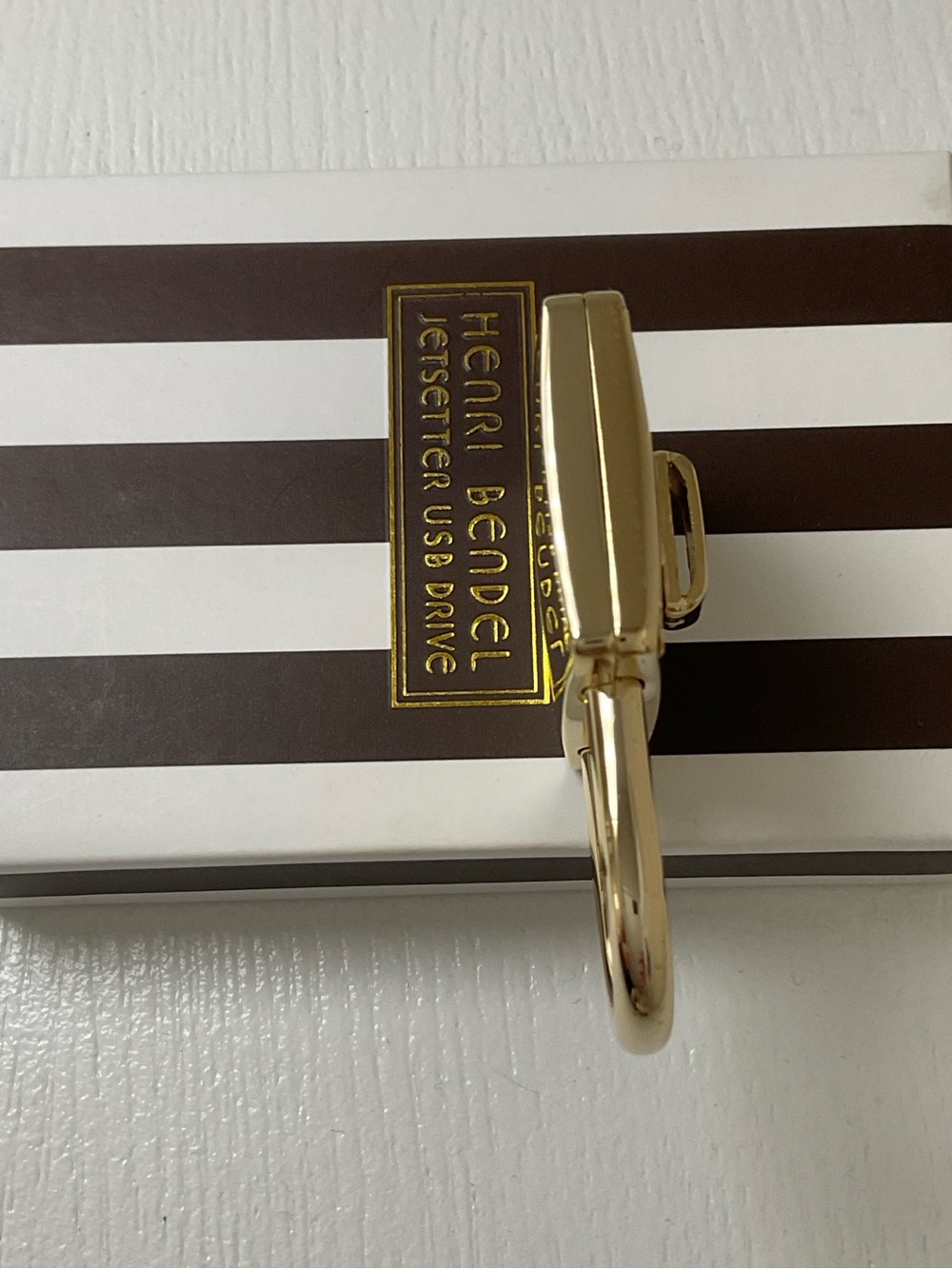 Henri Bendel Rare Collectible Gold Jetsetter Padlock USB Drive - Picture 8 of 8